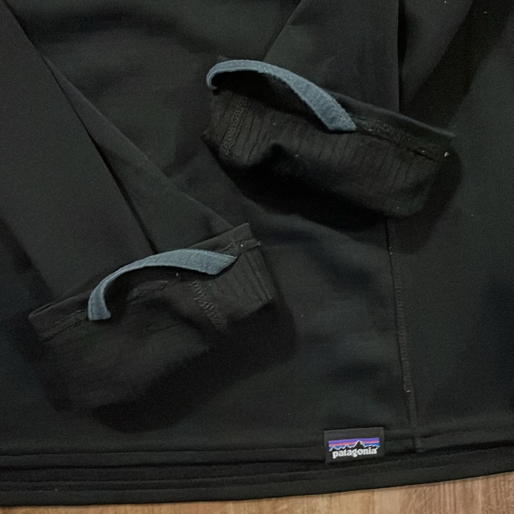 Patagonia Capilene Midweight Baselayer - XS in Black - Picture 3 of 7